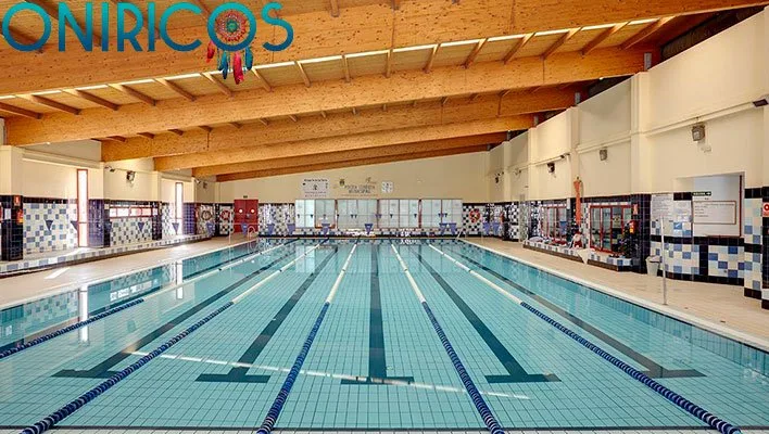 soñar con nadar en la piscina cubierta - oniromancia