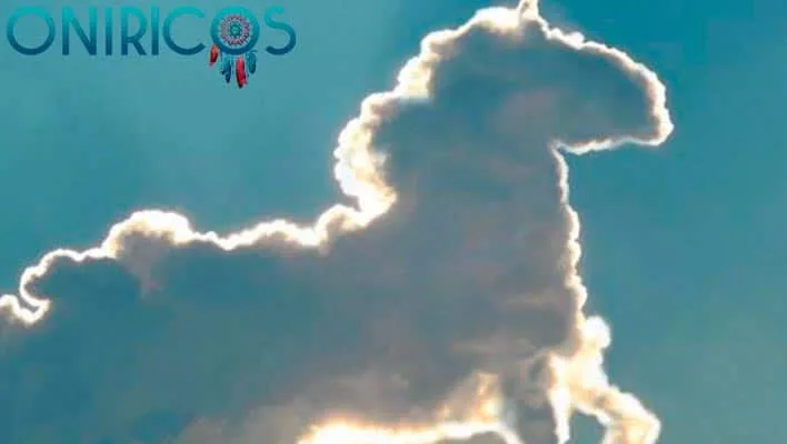 significado de Soñar con nubes con formas