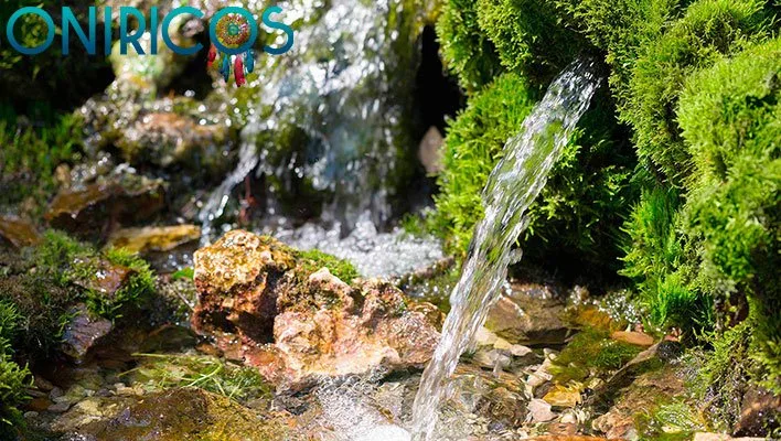 soñar con agua manando de la fuente