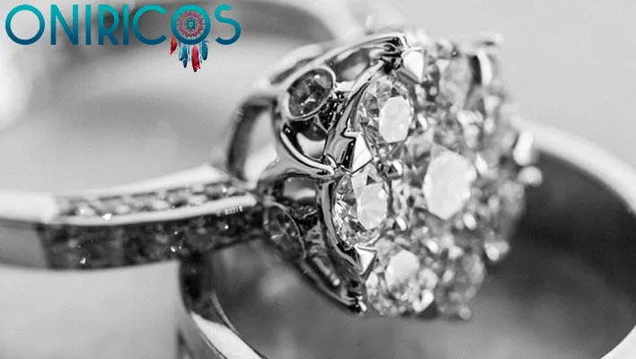soñar con anillos de piedras preciosas