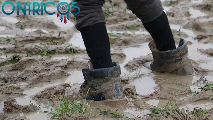 soñar con caminar sobre el lodo - oniromancia