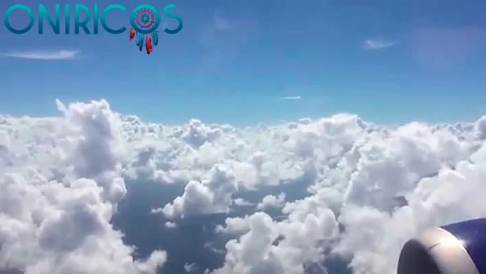 soñar con volar sobre las nubes - oniromancia