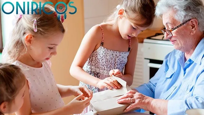 soñar que tu abuela te da un regalo - oniromancia